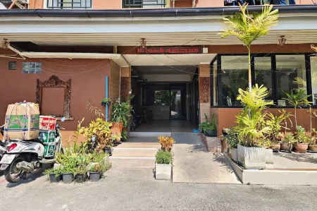 Kim Hotel at Bangplong Отели в г. Phra Samut Chedi