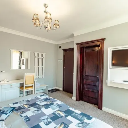 4Cardinal's Hotel Boutique