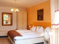 Haus Mooren, Hotel Garni Hotels near Benrath