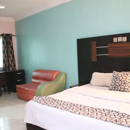 Senator's Suites and Towers Hotel