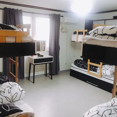 Lux Guesthouse Hotels near Mangwon Station