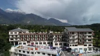 D'Polo Club & Spa Resort Hotels near Shaktipeeth Shri Vajreshwari Devi Temple, Kangra