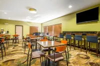 Comfort Inn & Suites Kansas City - Northeast - breakfast