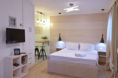 Petralona, a Sweet and Cozy Apartment Hotel in zona to Treno sto Rouf railway carriage theater