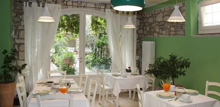 Corte Tre Vigne Отели рядом с достопримечательностью «Villa Mosconi Bertani»