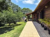 Casa térrea e confortável na Granja Hotels in Cotia