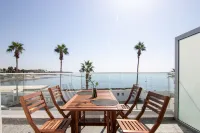 Phaedrus Living: Seaside Modern Flat Lighthouse 52 Hotel a 