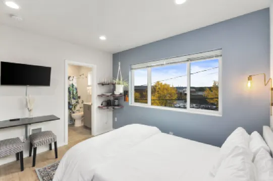 Ballard's Sweet Suites Hotels in 