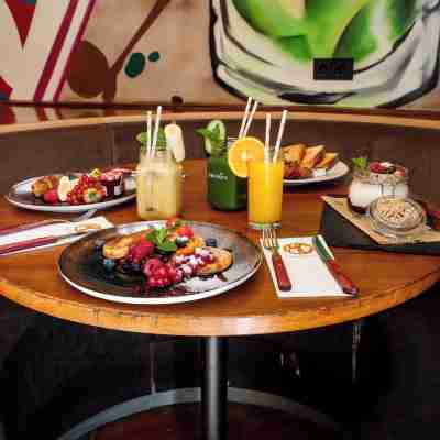 Manzo's Suites Dining/Meeting Rooms