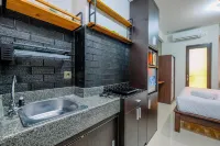 Fancy and Nice Studio at Transpark Cibubur Apartment by Travelio - Bãi đậu xe