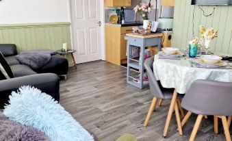 Chalet Ty Lilli Wen -Sleep 6- Pet Friendly