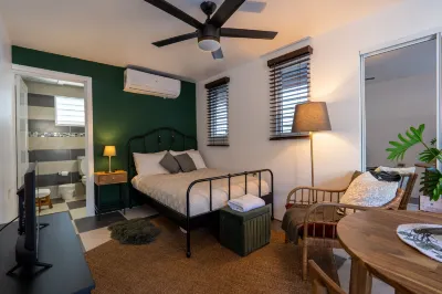 El Flamingo Beach Club Hotels in Florida Afuera