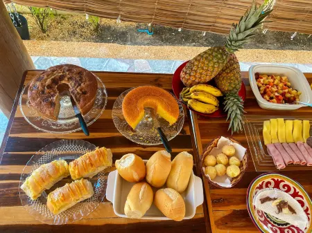 Raroguis Pousada e Café