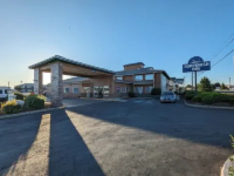 Toppenish Inn and Suites