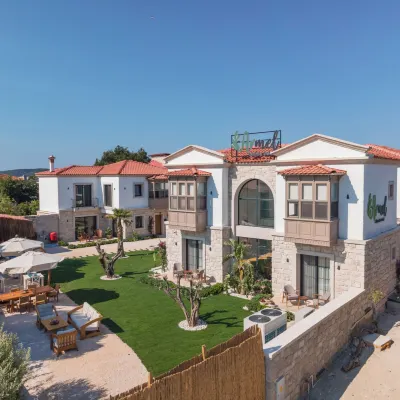 Armel Alacati Hotels near Pazaryeri