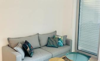 Large 1 Bedroom -Center Terrace Parking