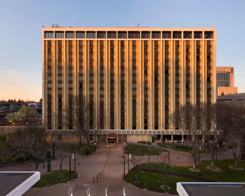 Holiday Inn SACRAMENTO DOWNTOWN - ARENA by IHG Hotels near Capitol Park