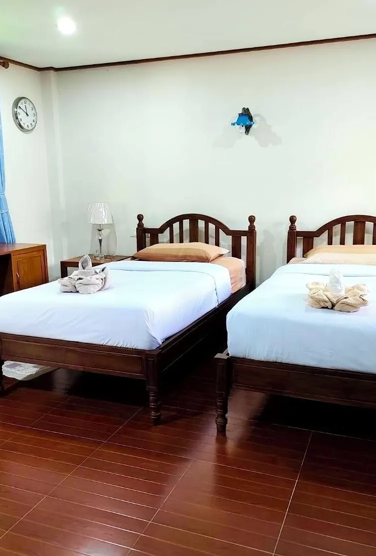 ห้องเตียงใหญ่ พร้อมวิวสวน