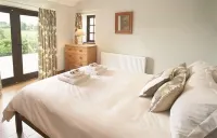 Host Stay Tregaer Mill Barn