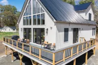 Brand new construction - Spacious Mountain Chalet in Sugar Hill, NH.  Sleeps 18. Hotels near Sugar Hill Meetinghouse