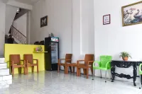 RedDoorz Near Sultan Hasanuddin Airport 2