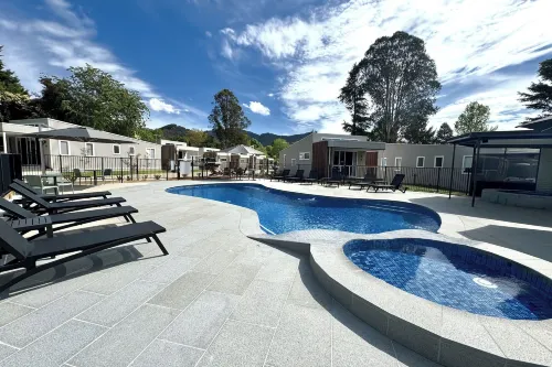 Tasman Holiday Parks - South Bright - balcony