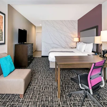 La Quinta Inn & Suites by Wyndham McAllen la Plaza Mall