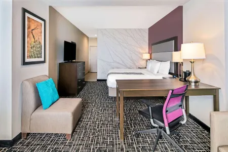 La Quinta Inn & Suites by Wyndham McAllen la Plaza Mall