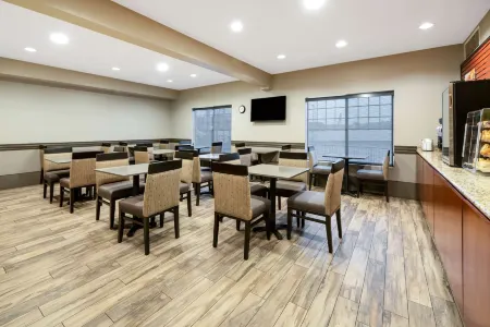 Best Western Plus Kalispell/Glacier Park West Hotel  Suites Отели в г. Калиспелл