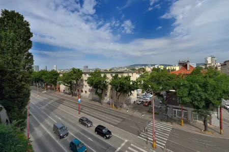 Apollis Business&Budget by Ambiente Отели рядом со станцией Главная станция Братиславы