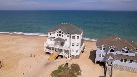 8BR Oceanfront in OBX w HotTub, Elevator & Theater Room!