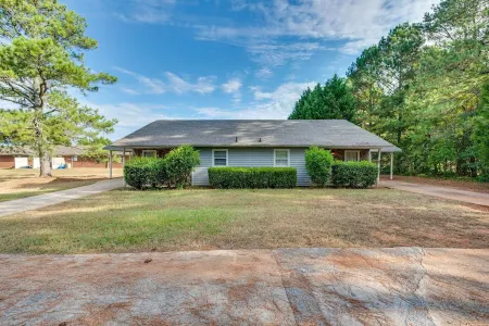 Relaxing Cedartown Hideaway