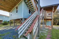 Surf Chalet w/ hot tub and kayaks