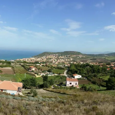 La Rocca with a panoramic view Отели в г. Lu Bagnu