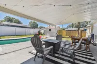 Modern Chic Bungalow + Pool House Outdoor Shower