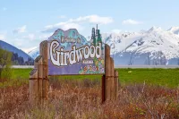 Renovated condo with mountain views, access to hiking & skiing Hôtels à : Girdwood