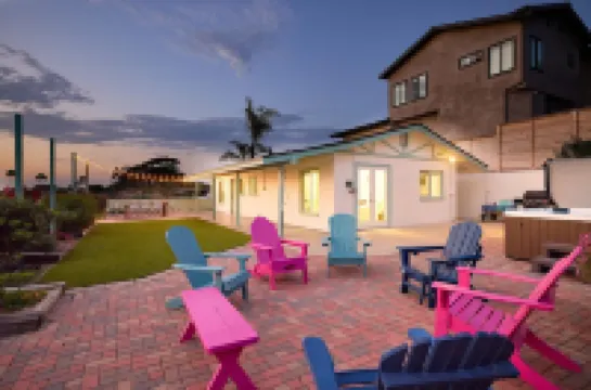 Ocean View and Hot Tub - Exquisite Coastal Retreat