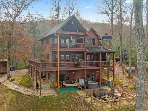 Amazing Mountain Views and Cozy Firepit - Charming Cabin Escape