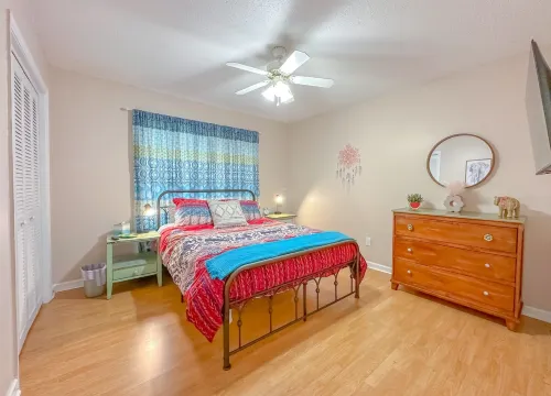 Spacious Fenced Yard and Cozy Living Space - Charming Bo-Ho Retreat Hotels in Centerville