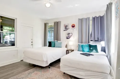 Cozy Haven - Charming Hideaway with Kitchen, Wifi, Patio