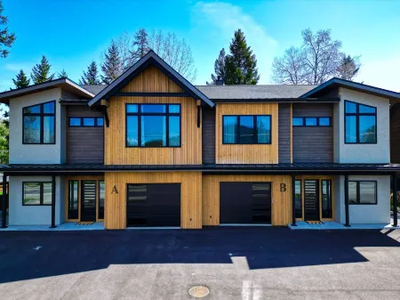 Perfect Location | Brand New Luxury Villa | 4 Bed / 4 Bath | Sleeps 10!