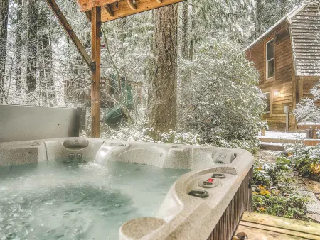 Cozy Hot Tub and Scenic Deck - Charming River Escape