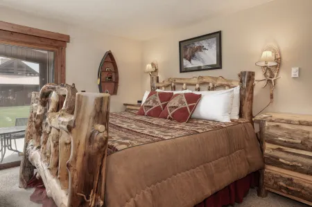 Gourmet Kitchen and Panoramic Mountain Views - Charming Spacious Retreat