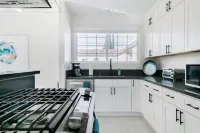 Toluca Suite by Universal Studios, Hollywood Bowl Hotels in Studio City