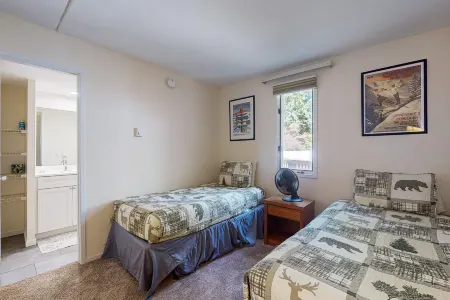 Alpine escape with  3 pools, hot tub, tennis & gym - fireplace, balcony & W/D