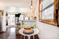 Vibrant Condo with Pool and Modern Amenities - Joyful Escape Hotels in Berry Hill