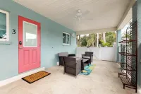 Stylish bayside condo with WiFi & pool - close to the beach & restaurants