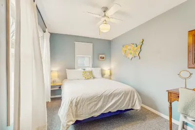 Dog-friendly cottage with private beach, screened porch, wood fireplace & AC