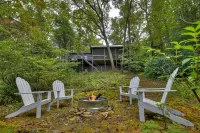 Cozy Cabin with Fire Pit and Screened Porch - Charming Mountain Retreat Hotels in Mineral Bluff