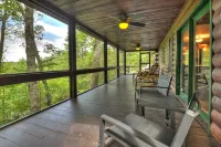 Cozy Cabin with Fire Pit and Screened Porch - Charming Mountain Retreat Hotels in Mineral Bluff